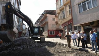 Çınarlı Caddesi sil baştan yenileniyor