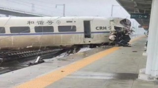 Çinde yolcu treni raydan çıktı: 1 ölü, 8 yaralı