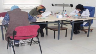 Çini seramikler Bayburtlu kadınların ellerinde hayat buluyor