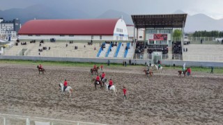 Cirit müsabakaları nefes kesti