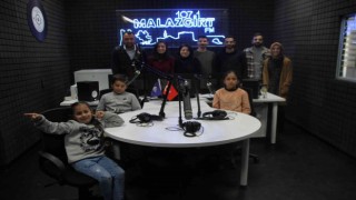Çocuklar Malazgirt FMde ‘Söz bende dedi