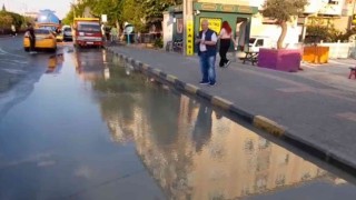 Çorluda patlayan su borusu yolları göle çevirdi