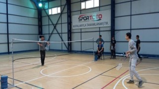 Çukurcada Batminton müsabakaları yapıldı