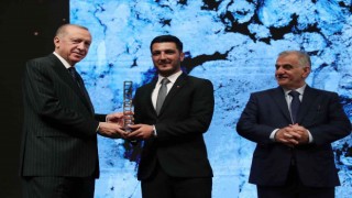 Cumhurbaşkanı Erdoğandan İHA foto muhabiri İsmail Coşkuna birincilik ödülü
