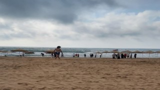 Dalgalı denize giren 7 üniversite öğrencisinden biri hayatını kaybetti