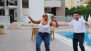 Danimarkalı sosyal medya fenomeni hemşire, tanıştığı taksici sayesinde Alanya aşığı oldu