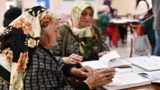 Deneyimli Kafeler her yaştan vatandaşı ağırlıyor