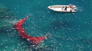 Deniz polisinden Türk bayrağı operasyonu