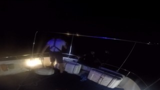 Deniz yüzeyinde yorgun ve bitkin halde bulunan göçmenler kurtarıldı