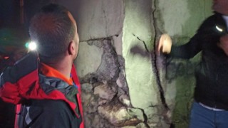 Deprem sonrası evlerde çatlaklar meydana geldi, Kaymakam Savar deprem bölgesinde incelemelerde bulundu