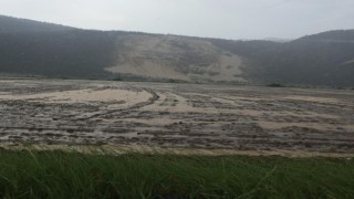 Derebucukta ekili araziler sular altında kaldı