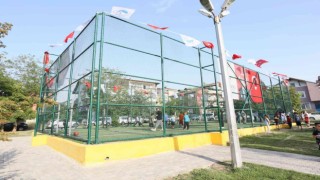Derincede çocuklar için spor sahası yapıldı