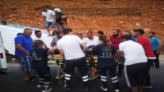 Devrilen ticari aracın sürücüsü yaralandı