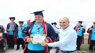 Dezavantajlı izcilerin mezuniyet sevinci