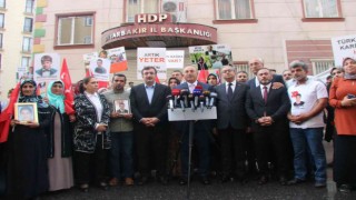 Dışişleri Bakanı Çavuşoğlu evlat nöbetindeki ailelerle bir araya geldi