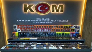Diyarbakırda bir araçta 180 adet tuşlu telefon ele geçirildi