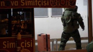 Diyarbakırda fünye ile patlatılan şüpheli valizin içinden elbise çıktı