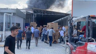 Diyarbakırda kozmetik fabrikasındaki yangında 11 kişi dumandan etkilendi