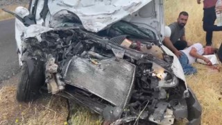 Diyarbakırda tır ile otomobil çarpıştı: 1 yaralı