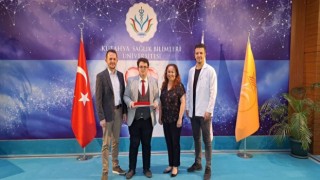 Doktor İbrahim Üneye “Acil Servis Stajında Yılın En Başarılı Intörn Doktoru” ödülü