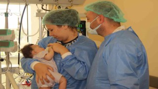 Dört aylık bebeğin 300 binde bir görülen rahatsızlığı Konyada şifa buldu
