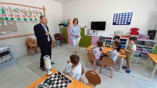 Dr. Yılmaza miniklerden sevgi seli
