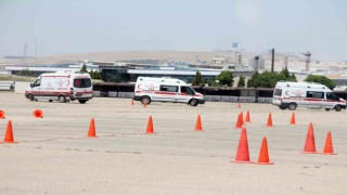 Dronla görüntülenen ambulans sürüş eğitimi nefes kesti