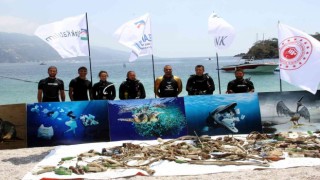 Dünyaca ünlü plajda deniz dibi temizliği