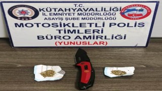 Durdurulan araçta uyuşturucu madde ve kesici alet ele geçirildi
