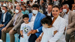 Ebru Yaşar Gülsever Ortaokulunda ilk karne sevinci