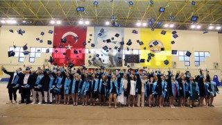 Edirnede üniversite öğrencilerinin mezuniyet sevinci
