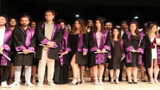 Edirnede üniversitelilerin mezuniyet coşkusu