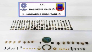 Edremitte tarihi eser kaçakçılığı yapan iki kişi gözaltına alındı