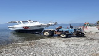 Eğitim sezonunu tamamlayan deniz araçları karaya çekildi