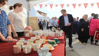 El emeği göz nuru ürünler bu alanda sergilendi