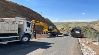 Elazığda yol bakım ve onarım çalışmaları sürüyor