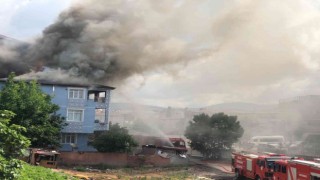 Elektrik tesisatından çıkan yangın binayı sardı, ev sahibi yaralandı