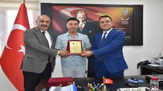 Emekliye ayrılan emniyet Müdürüne yemekli veda