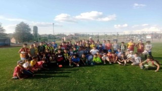 Emet Belediyesinin yaz futbol okulu başladı