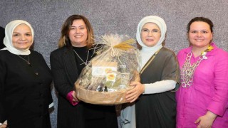 Emine Erdoğana Denizli kekiği takdim edildi