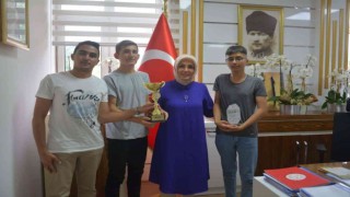 Emre 44 robot ile gelen ödül