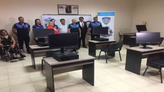 Engellilerin bilgisayar sorununu emniyet müdürü çözdü
