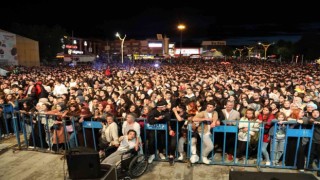 Erzincan Cem Adrian ile şenlendi