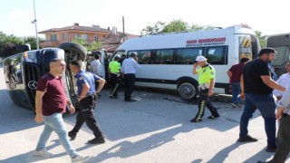 Erzincanda iki minibüs çarpıştı: 7 yaralı