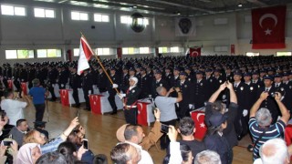 Erzincanda polis adaylarının coşkulu mezuniyet sevinci