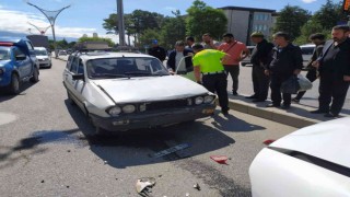 Erzincanda trafik kazası: 3 yaralı