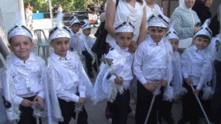 Esenlerde sünnet şöleni
