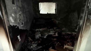 Eşine sinirlenerek yaktığı ev küle döndü