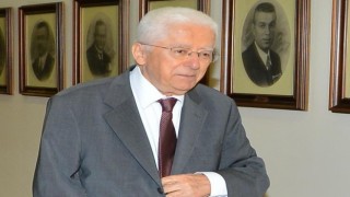 Eski Bakan Tarhan Erdem hayatını kaybetti