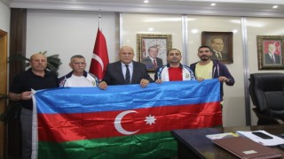 Eski boksör Başkan Pekmezci, Azerbaycanlı boksörlerle buluştu
